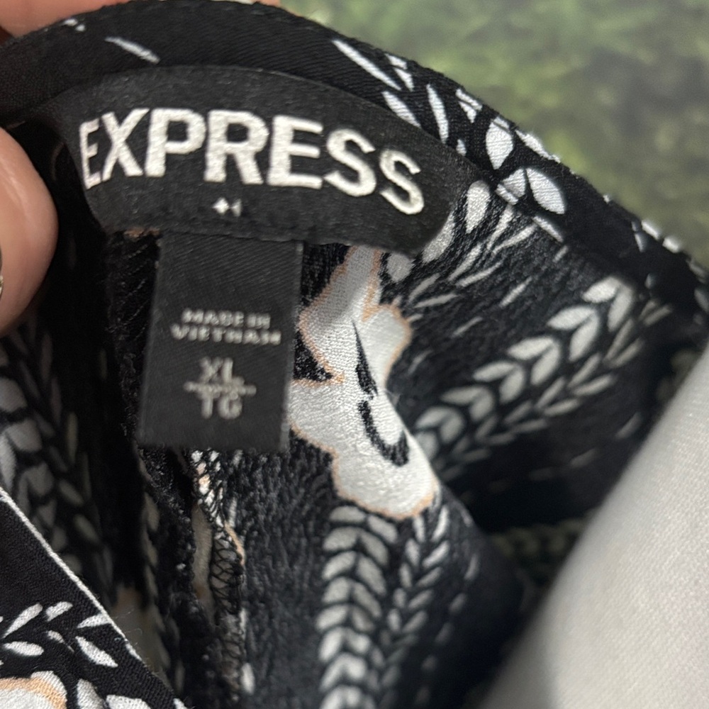 Express Black and White Floral Dress - Picture 6 of 8